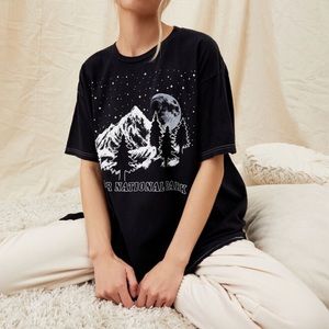 Women’s graphic tee one size oversized